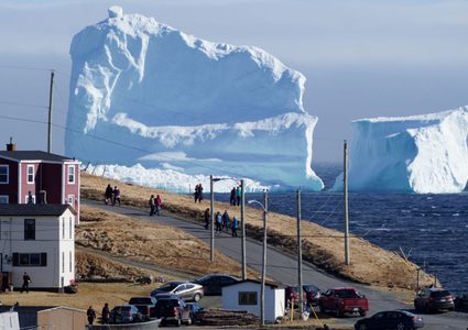 إماراتي ينوي شراء جبل جليدي ونقله إلى بلاده