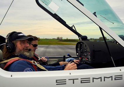 روسيا تختبر واحدة من أكثر الطائرات تطورا في العالم