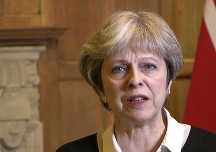 تيريزا ماي تتحرك لاحتواء تداعيات تسريب مذكرة سفيرها في واشنطن