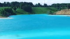 بحيرة فيروزية روسية تشبه بجمالها جزر المالديف