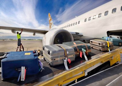 رجل اسكتلندي يبتكر حيلة طريفة للسفر بوزن زائد دون دفع التكلفة