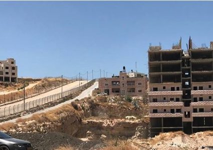 اقتحام بناية سكنية في صور باهر وأخذ قياساتها