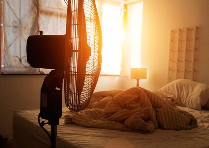 دراسة :النوم أمام المروحة يزيد من خطورة الحساسية