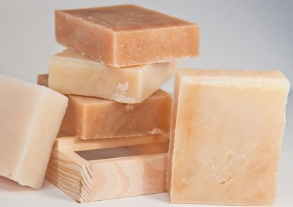 الصابون القطعة لا يقل عن السائل فائدة صحية