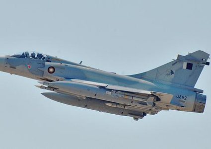 تصادم طائرتين عسكريتين قطريتين أثناء طلعة تدريبية ونجاة طاقميهما