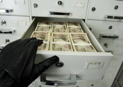 طفل "يساهم" في القبض على والدته سارقة البنك!