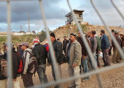 أبو جيش : الاحتلال يسرق 30 مليار شيقل من حقوق عمال فلسطين