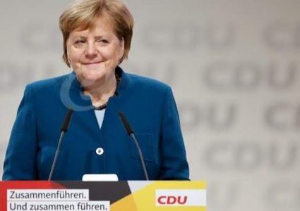 ميركل تدعو للالتزام بحظر توريد الأسلحة إلى ليبيا