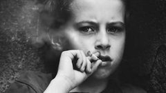 دراسة: الأطفال الذين يعيشون في المناطق الفقيرة أكثر عرضة للتدخين