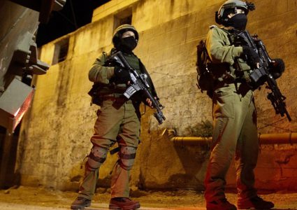 اعتقال (12) مواطنًا في الضفة