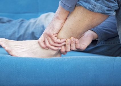 "شعرة غامضة" تمنع رجلا من الوقوف وتصيبه بحالة نادرة!