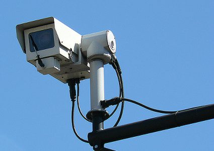 تركيب كاميرات مراقبة في جبل المكبر شرق القدس