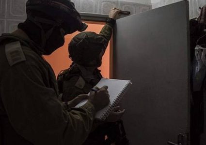 الاحتلال يُسلم اخطارات بوقف بناء 6 منازل وبركس في جنين