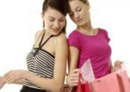 النساء ينظرن إلى بعضهن البعض بعيون الرجال