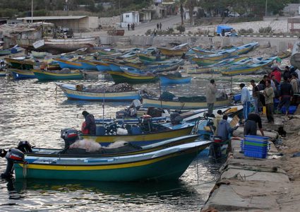 نقيب الصيادين :"الاحتلال سرق معدات ومواتير القوارب التي احتجزها