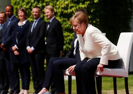 نوبات الارتجاف لدى ميركل "غامضة" وتتكرر.. ما هي القصة؟