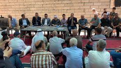للجمعة الرابعة- مقدسيون يؤدون صلاة الجمعة بواد الحمص