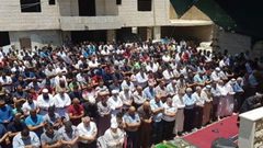 المواطنون يؤدون صلاة الجمعة في وادي الحمص شرق القدس