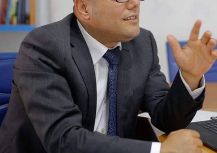 أبوسيف :شعراؤنا هم عازفو نشيد الحياة الخالد والمدونون لتاريخنا