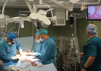 وفد طبي أردني بريطاني يجري عمليات كبرى ونوعية بغزة