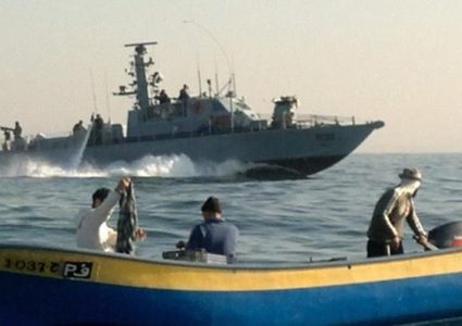 البحرية الاسرائيلية تعتقل صيادين شقيقين جنوب قطاع غزة