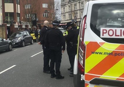 بريطانيا تحقق في تسريب مراسلات أفضت لاستقالة سفيرها بواشنطن