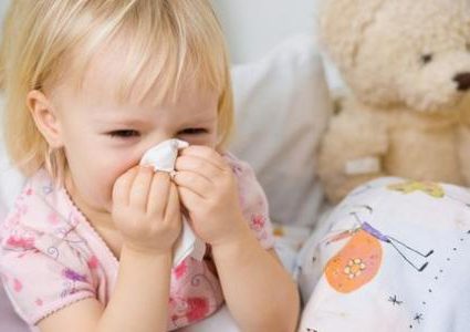كيف تحمي طفلك من الإصابة بنزلات البرد في الصيف ؟