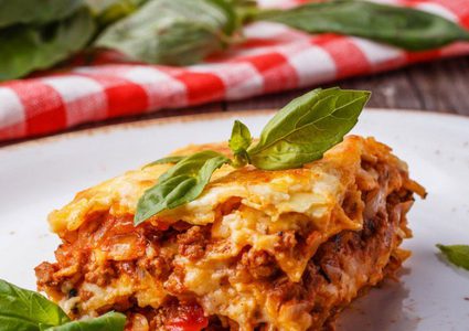 طبقات اللازانيا كيك باللحم والجبن