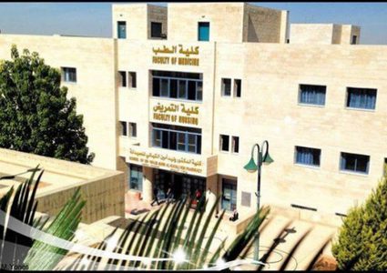 د. عيسى: طلبة كلية الطب في جامعة النجاح حققوا نجاحات مذهلة