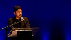 الرئيس يقلد الشاعر مروان مخول وسام الثقافة والعلوم والفنون