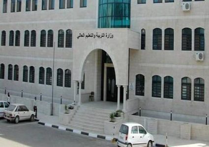 التربية تشرع بتحكيم مسابقة معلم فلسطين لعام 2019