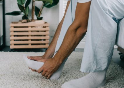 "شعرة" تصيب تمنع رجلا من الوقوف وتصيبه بحالة من الشلل