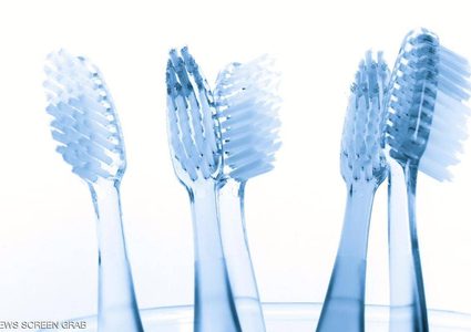 متى يجب تبديل فرشاة الأسنان؟