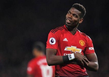 أسطورة مانشستر يونايتد يدعو بوغبا إلى "التواضع"