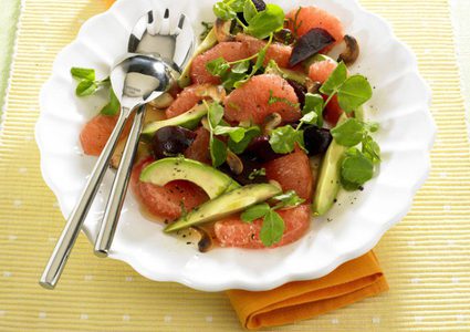 سلطة الليمون الهندي والأفوكادو والشمندر