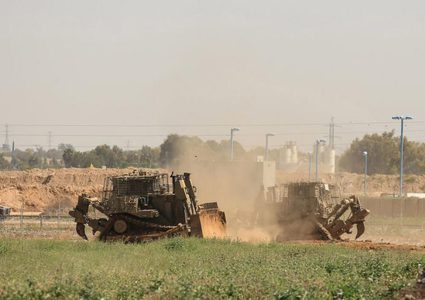 جرافات الاحتلال تتوغل شرق رفح