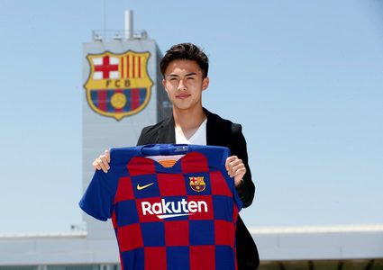 الياباني آبي ينتقل رسميًا لبرشلونة