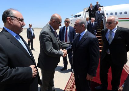 اشتية يصل العراق في زيارة رسمية على رأس وفد وزاري