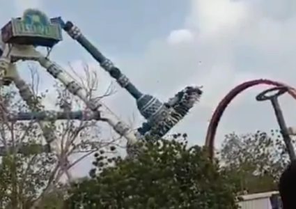 شاهد: مقتل وإصابة العشرات في تحطّم لعبة "البندول" في الهند