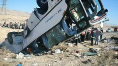 مصرع 12 شخصا جراء انقلاب حافلة جنوب إيران