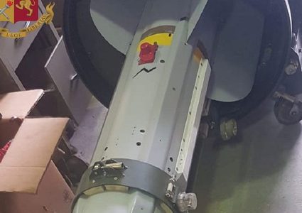 رسالة "واتسآب" تكشف عن ترسانة أسلحة لدى فاشيين في إيطاليا