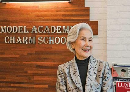 كوريا الجنوبية..ممرضة تتحول لنجمة عروض أزياء فوق سن السبعين!