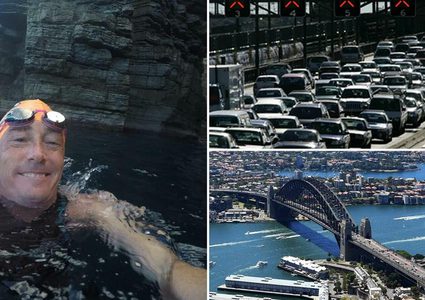 بسبب الازدحامات المرورية..أسترالي يسبح إلى عمله يوميًا