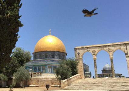 عيون الفلسطينيين إلى القدس ترحل كل يوم