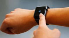 أبرز ميزة في ساعة "أبل" تسهم في التنصت على "آيفون"!