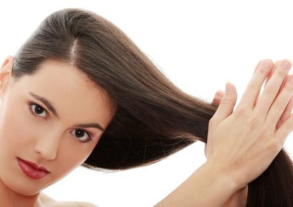 خلطات فعالة لتطويل الشعر بسرعة