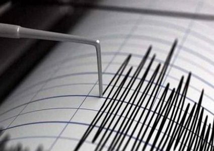 زلزال بقوة 5.7 درجة يضرب قبالة ساحل جزيرة بالي الاندونيسية