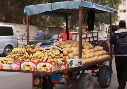 بلدية خانيونس تمنع الباعة المتجولين من استخدام مكبرات الصوت