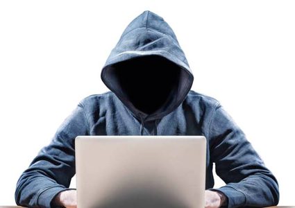 الشرطة تكشف جريمة ابتزاز الكتروني وتلقي القبض على الجاني بالخليل