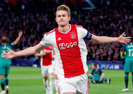 دي ليخت في طريقه إلى معقل "البيانكونيري"